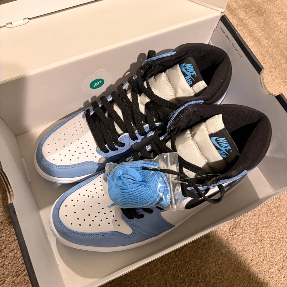 Air Jordan 1 Retro High Men's 10.5 - University Blue - Picture 8 of 10